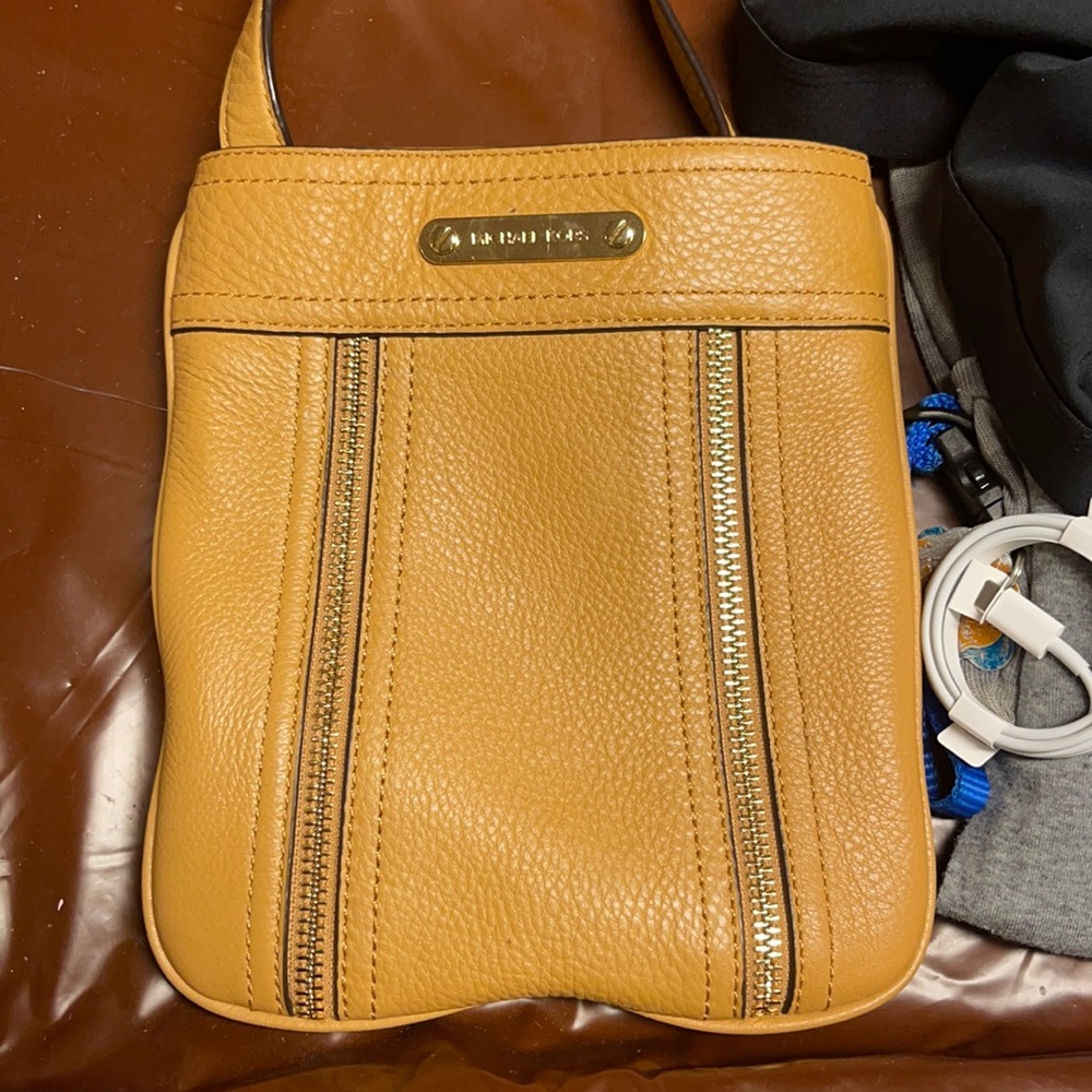Michael kors crossbody